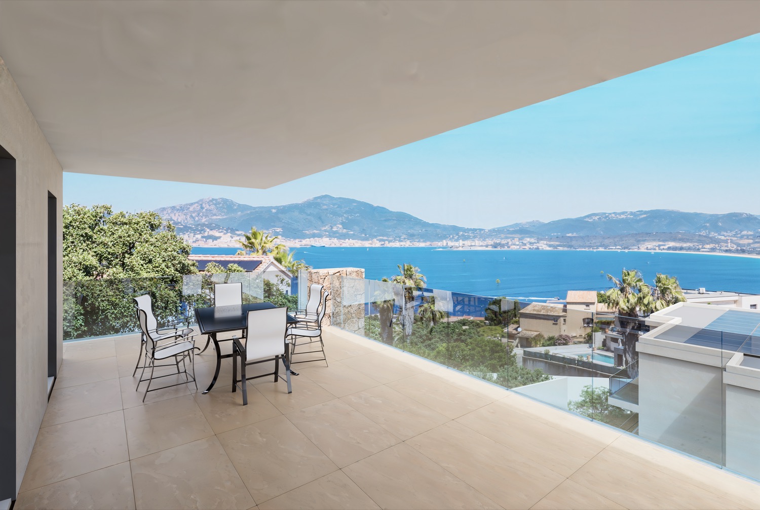 Terrasse ouverte sur le golfe d'Ajaccio